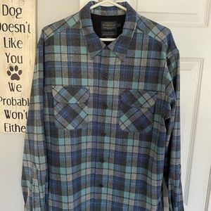 Men’s size large Pendleton board shirt, wool. Blue plaid.